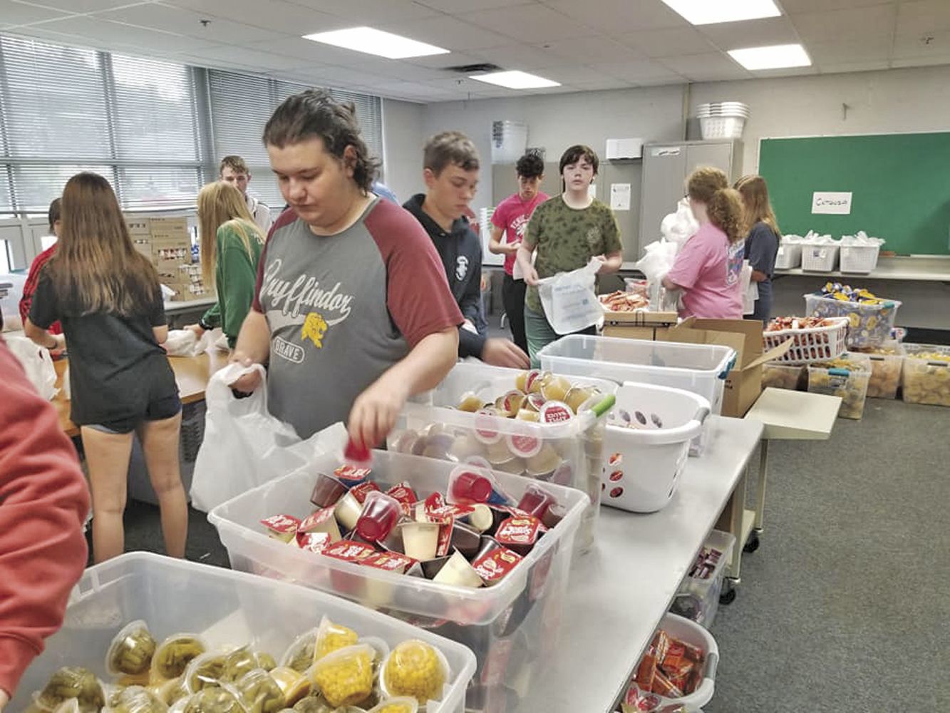 Claremore FFA packs over 500 bags for Food 4 Kids